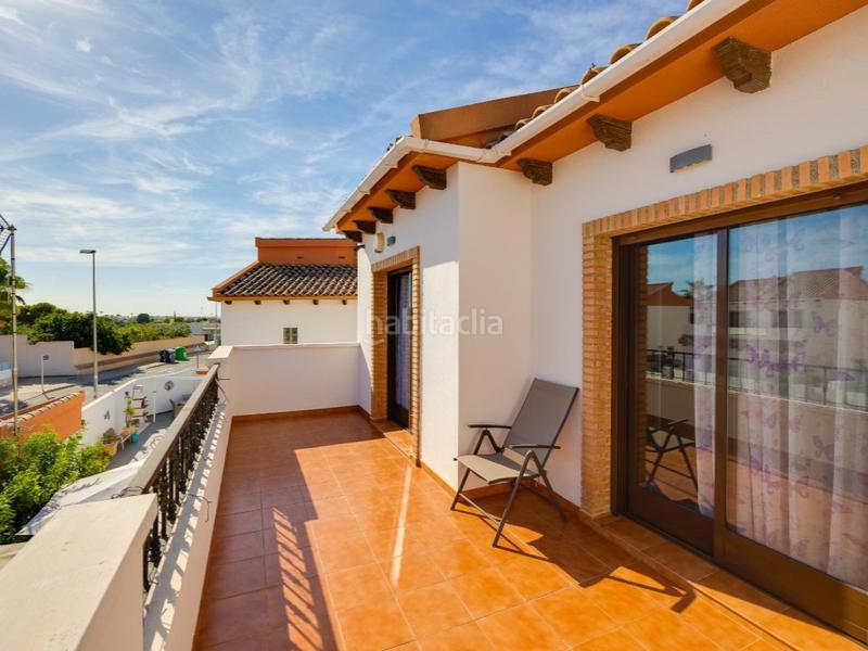 Foto 10c18baf-cd2c-4fa0-a4ec-b6630d467668. Maison dans calle madame buterffly 1-b dans Los Almendros Orihuela