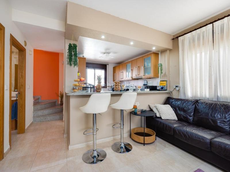 Foto 1a40709d-07df-4794-9e0d-fbc41e7a7e7e. Maison dans calle madame buterffly 1-b dans Los Almendros Orihuela