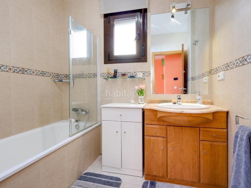 Foto 1e416142-cbd2-4324-9c63-22b80375df66. Maison dans calle madame buterffly 1-b dans Los Almendros Orihuela