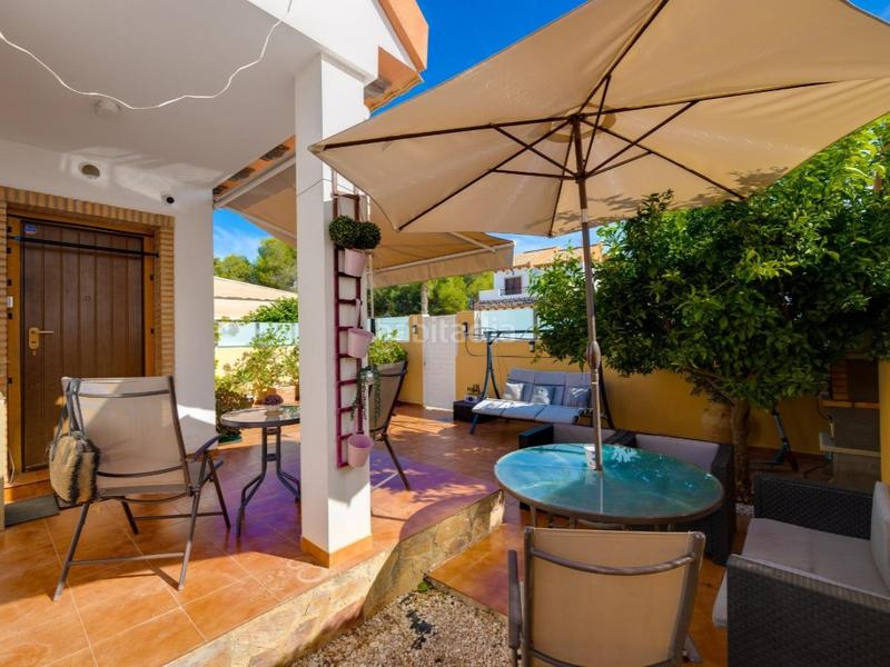 Foto 53bc9507-4793-4509-b321-f8ccab07b840. Maison dans calle madame buterffly 1-b dans Los Almendros Orihuela