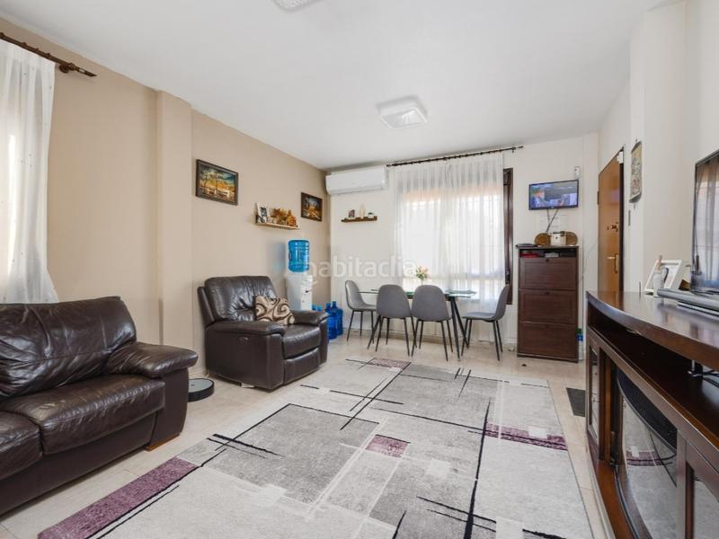 Foto 5dc9feed-b53f-4cf8-af70-e2f0ea250cad. Maison dans calle madame buterffly 1-b dans Los Almendros Orihuela