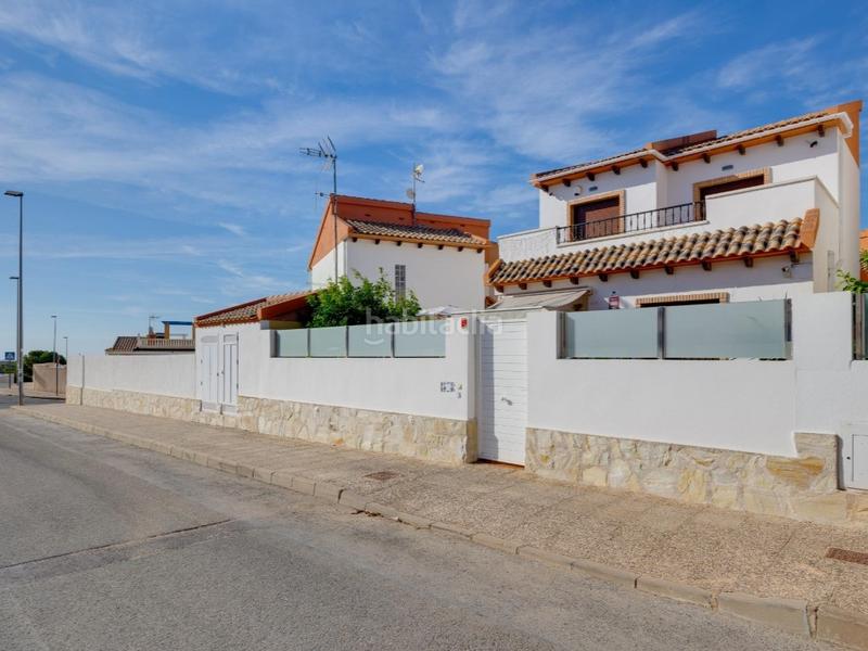 Foto 5e370b1a-6161-48bb-b8f1-d85b4c785464. Maison dans calle madame buterffly 1-b dans Los Almendros Orihuela