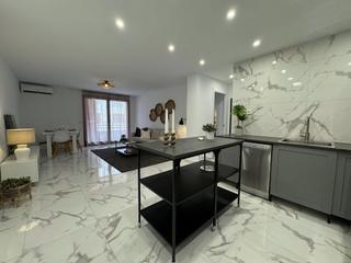 Apartament  N/a. Impresionante apartamento de 4 dormitorios a tan solo 250m de la
