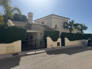 Maison  N/a. Impresionante villa de 5 dormitorios con piscina privada y vista