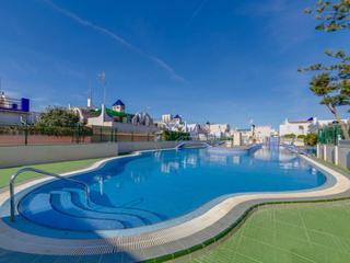 Maison jumelée  N/a. Adosado amueblado en torrevieja con 2 dormitorios y piscina comu