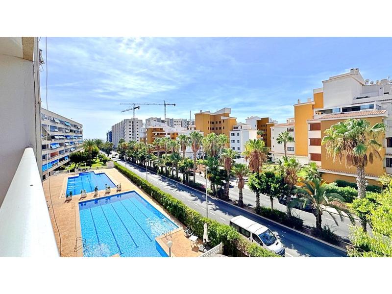 Foto 12d781bd-14d9-4f0a-8e75-02d736f1ed11. Apartamento  con vistas laterales al mar en una zona codiciada de rocio del mar en Torrevieja