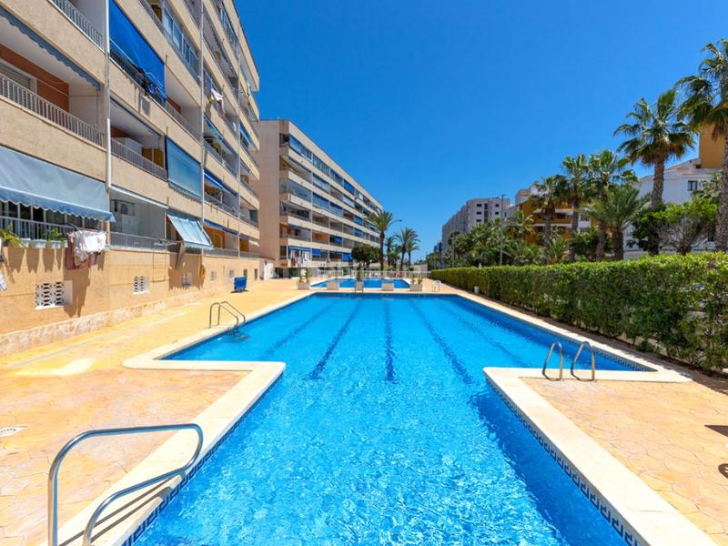 Foto cb4ac382-4704-4b08-a27f-59eec47fc08b. Apartamento  con vistas laterales al mar en una zona codiciada de rocio del mar en Torrevieja