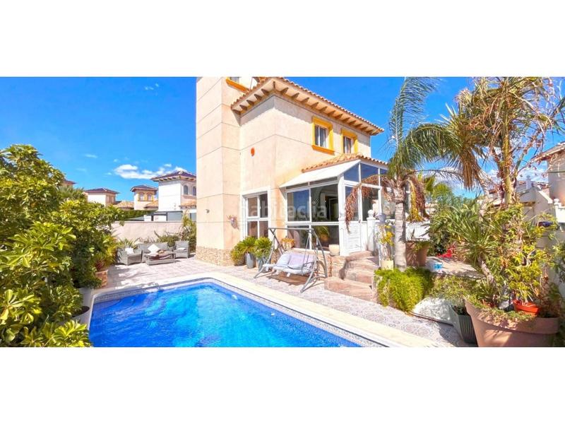 Foto 6ae54978-c501-4edf-ad64-f8a300efbcef. Haus mit pool in La Zenia Orihuela