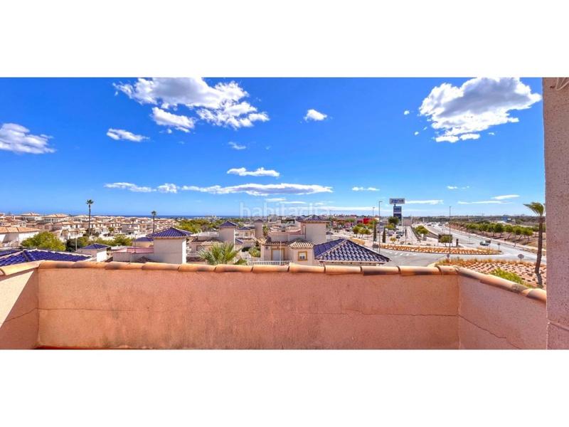 Foto bec3cdf3-1458-4e38-9101-26a181903388. Haus mit pool in La Zenia Orihuela