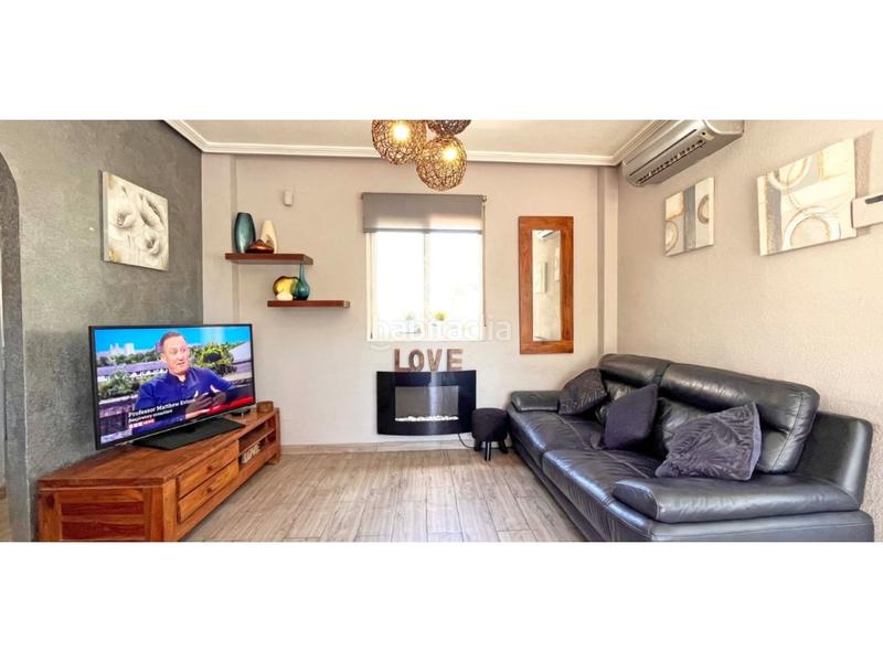 Foto dfe34da7-7450-4b58-8288-ff9504155258. Haus mit pool in La Zenia Orihuela