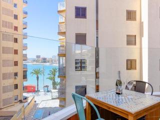 Apartament  N/a. Apartamento reformado de 3 dormitorios con vistas al mar en una