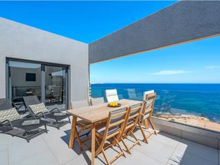 Appartement à Punta Prima. Ático en primera línea de playa con impresionantes vistas al mar
