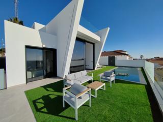 Maison à Calle relampago-balcones 21. Moderna villa de 3 dormitorios con diseño exclusivo y piscina pr