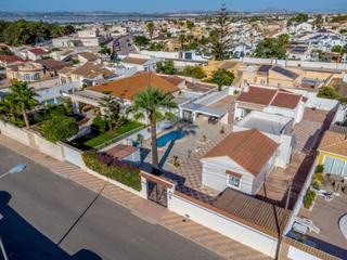 Maison  Calle handel 59. Villa única con casa de huéspedes, piscina y coche incluidos