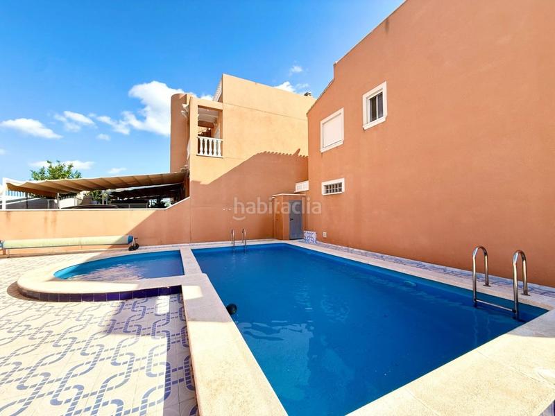 Foto 5ec47986-f0dd-4cd1-b8ae-881e7beffaf9. Casa adossada amb piscina a Zona Carrefour - Urbanizaciones Torrevieja