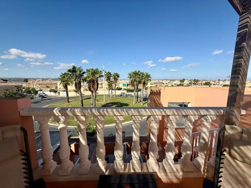 Foto a0734c0f-9778-4125-a318-b88c777cee61. Casa adossada amb piscina a Zona Carrefour - Urbanizaciones Torrevieja