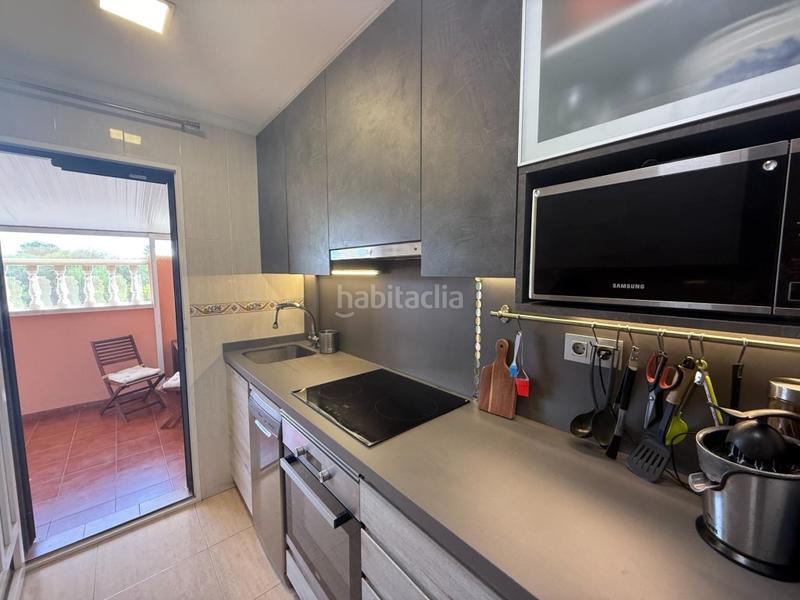 Foto f31a83b1-f0cf-4be1-9921-586c31f228f5. Casa adossada amb piscina a Zona Carrefour - Urbanizaciones Torrevieja