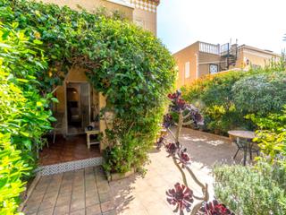 House  N/a. Acogedor apartamento con precioso jardín en la bien cuidada urba