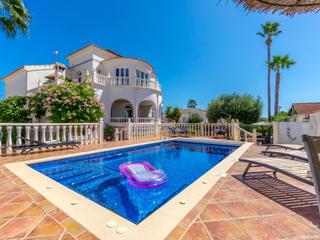 Casa  N/a. Impresionante villa independiente de estilo mediterráneo con 5 d