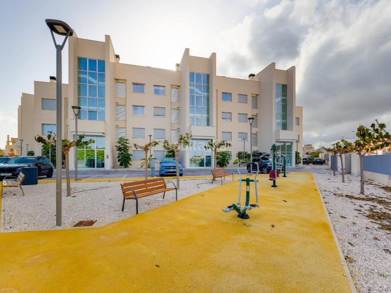 Foto da27e033-7744-42c1-a86b-bd875075370a. Apartamento  en planta baja con jardín privado de 60m2 en exclusivo residencial en villamartín en Orihuela