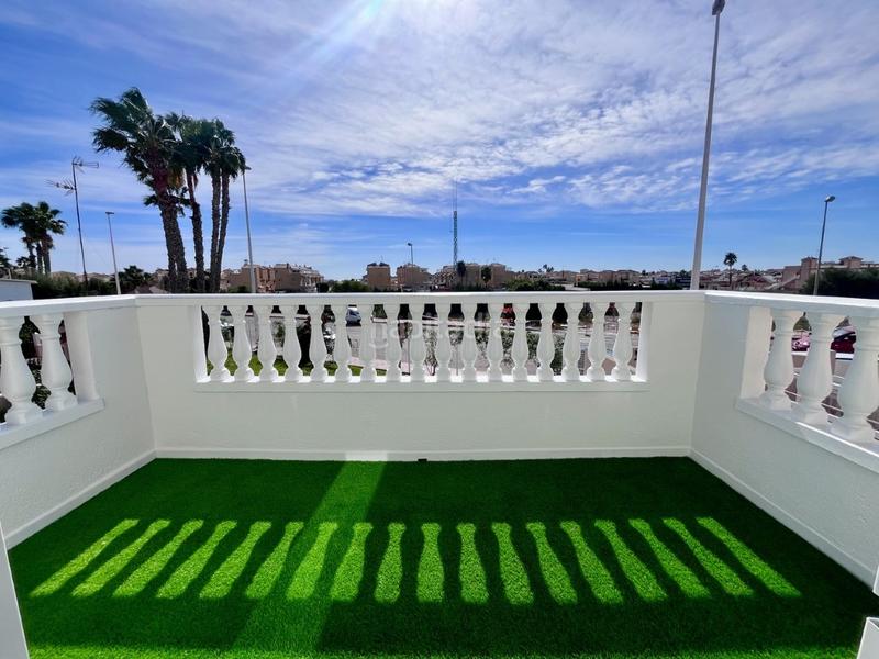 Foto 75433a24-bab5-4f5f-a74c-f5640bf946ca. Attique avec piscine dans Playa Flamenca Orihuela