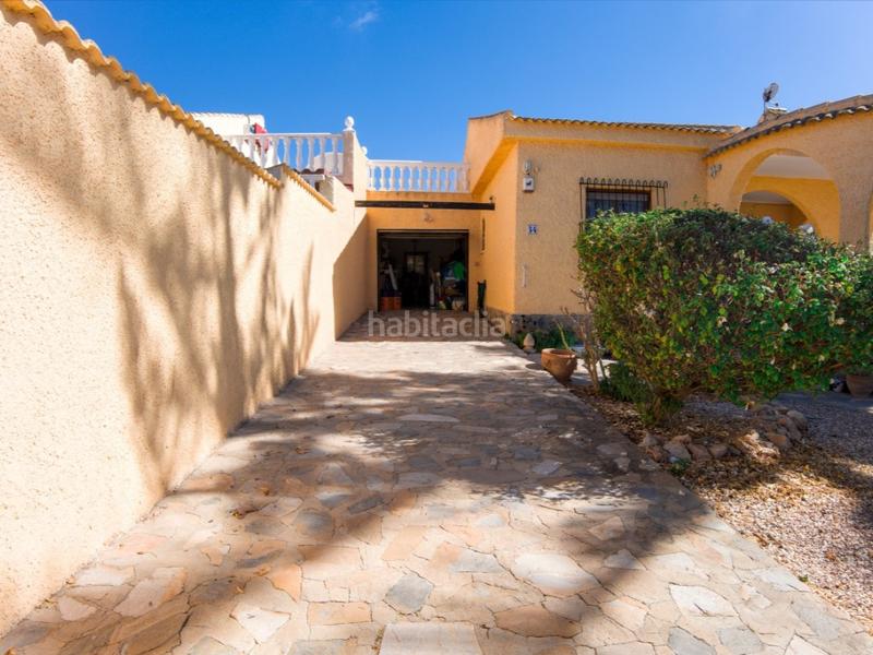 Foto 06f32a5a-b3d7-4787-886e-c25ce4cb04e9. Casa villa con potencial de reforma en la siesta en Torrevieja