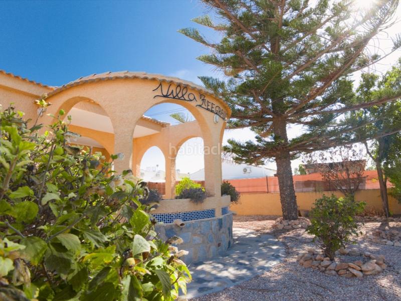 Foto cec7e29a-a7ab-4236-a62e-17d136f9e129. Casa villa con potencial de reforma en la siesta en Torrevieja