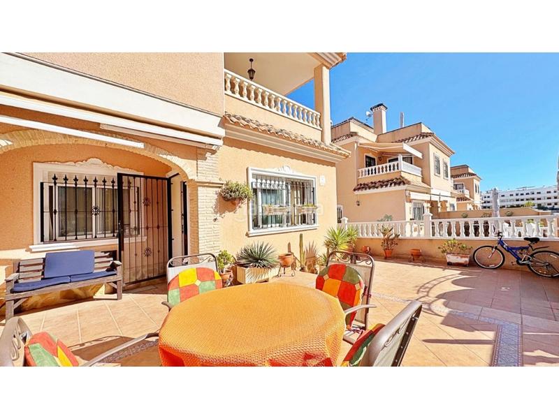 Foto 209de590-d5f1-4f76-8f1b-3e35c343786e. Casa a schiera con parcheggio in Villamartín-Las Filipinas Orihuela