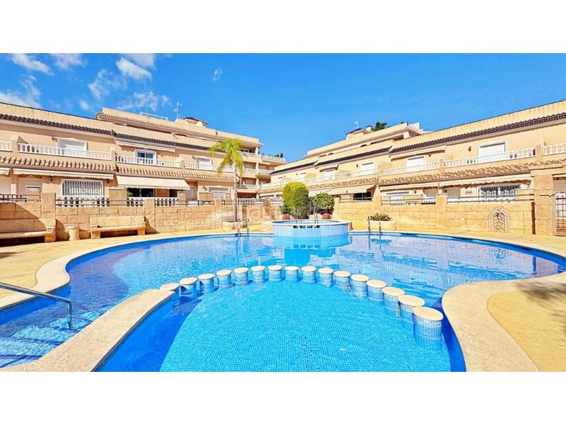 Foto 2b5d90b1-686c-4595-828a-929ba0338d66. Casa a schiera con parcheggio in Villamartín-Las Filipinas Orihuela