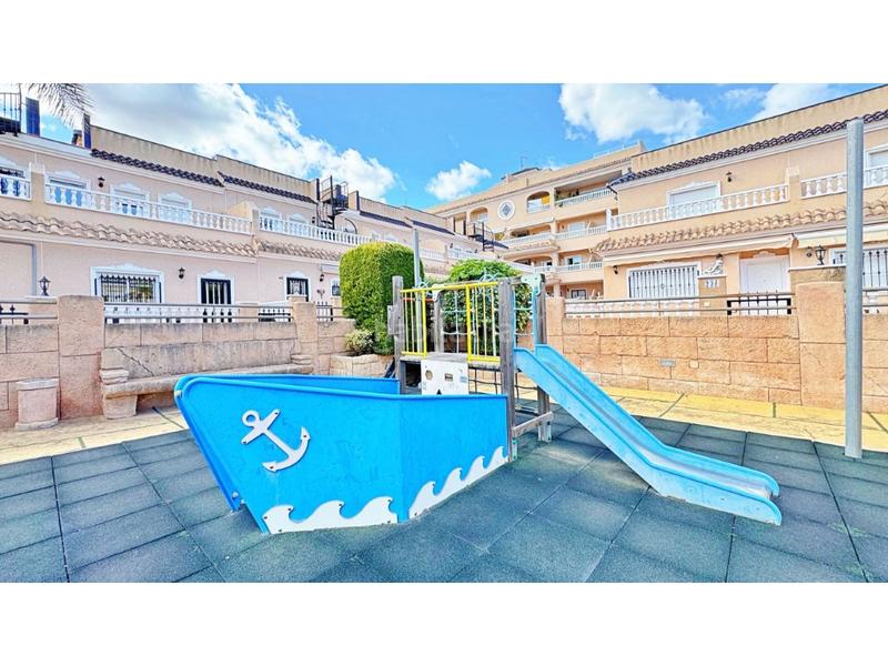 Foto 7fbb2f3a-4c57-45b3-b1a4-54bdbb4db117. Casa a schiera con parcheggio in Villamartín-Las Filipinas Orihuela