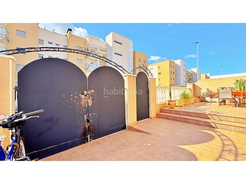Foto d4826863-c1b2-4eae-991f-a59275cbc667. Casa a schiera con parcheggio in Villamartín-Las Filipinas Orihuela
