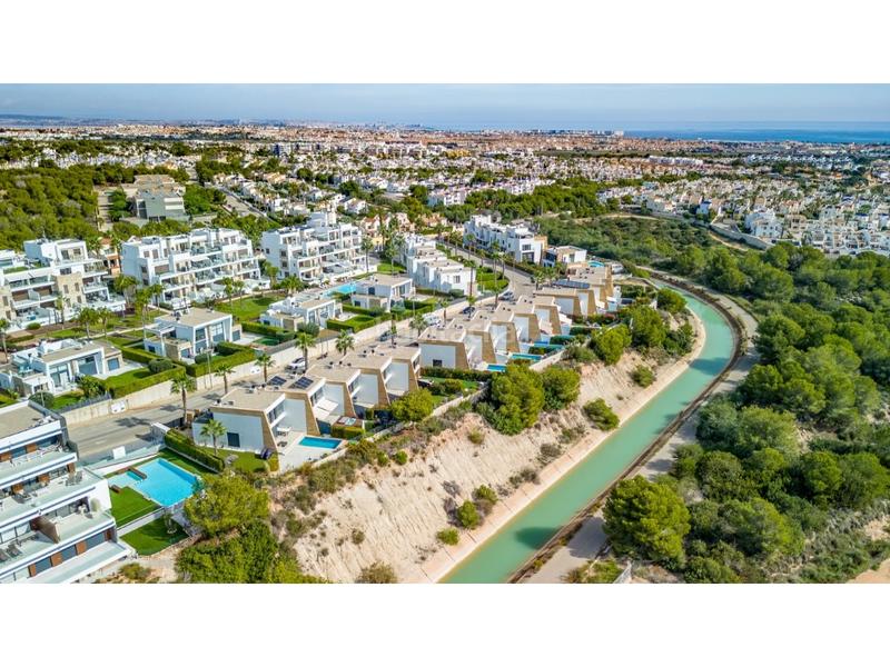 Foto 083cf367-c4dc-4241-b00b-16afeefe2d02. Casa amb aparcament piscina a Villamartín-Las Filipinas Orihuela