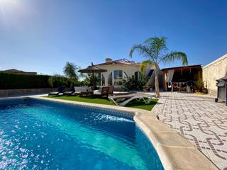 Haus  Calle barranco. Chalet independiente con casa de invitados, 2 garajes y piscina