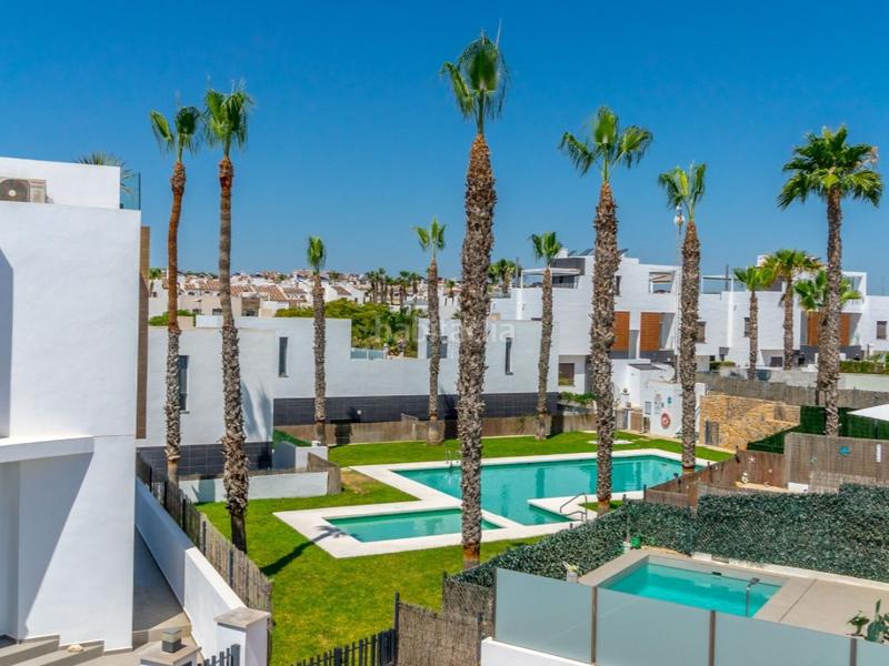 Foto 282bbdb9-9ab2-40fe-9886-457d4239dc30. Casa con riscaldamento parcheggio piscina in Los Almendros Orihuela