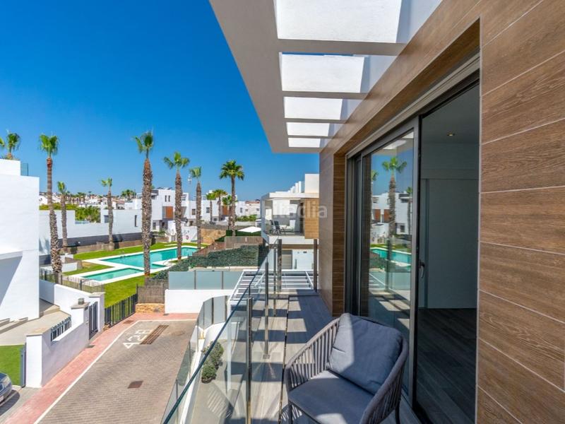 Foto 8f17f450-fd55-4480-98d1-f4f5eb220347. Casa con riscaldamento parcheggio piscina in Los Almendros Orihuela