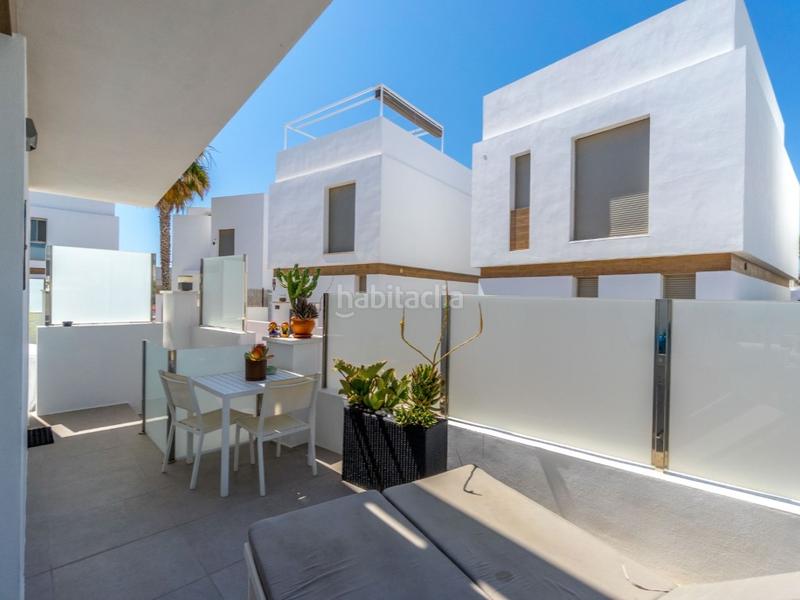 Foto b618fd64-c41d-4fd7-a605-b6600f76697e. Casa con riscaldamento parcheggio piscina in Los Almendros Orihuela