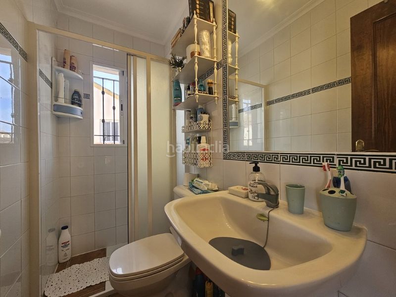 Foto a44511ca-e088-4f4c-bc62-aad671d05eb5. Casa amb piscina a La Zenia Orihuela