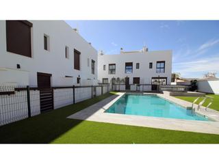 Casa en Pilar de la Horadada Ciudad. Pareado de obra nueva en pilar de la horadada