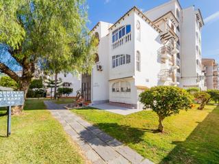 Apartament  Calle calas blancas d. Apartamento luminoso con piscina en torrevieja