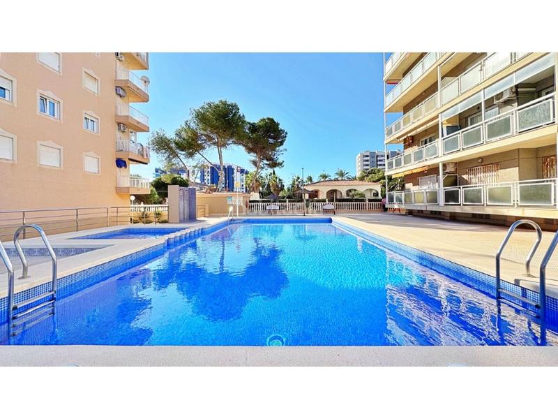 Foto c0532457-2f2a-4708-b536-d20ff9f4fd6d. Apartament amb piscina a Punta Prima Torrevieja