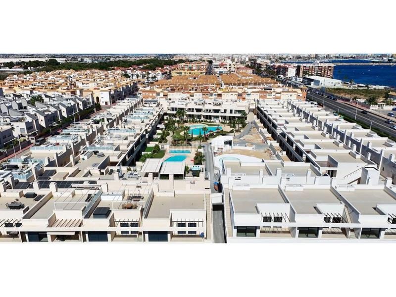 Foto 81b736eb-31dc-46dc-b3f0-398efe52ff99. Apartament amb aparcament a La Veleta Torrevieja