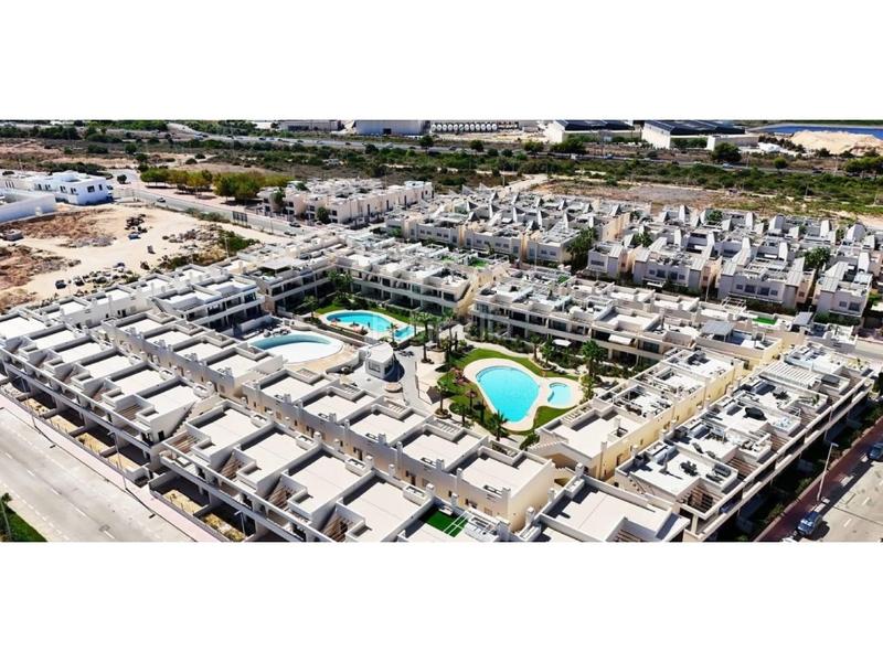 Foto 8d0cc21e-318d-4379-80a3-91aefe541b2a. Apartament amb aparcament a La Veleta Torrevieja