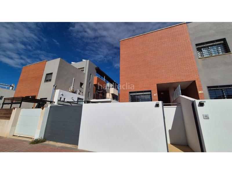 Foto 97994e39-8d4a-4c87-8bfe-df999980f684. Semi detached house in Parque Acuático - Sector 25 Torrevieja