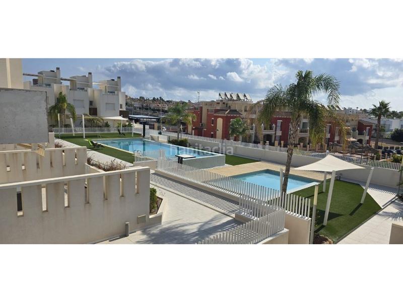 Foto 0fe0769c-c67a-4fdd-9eab-67ddd55e176f. Casa adossada amb piscina a Aguas Nuevas Torrevieja