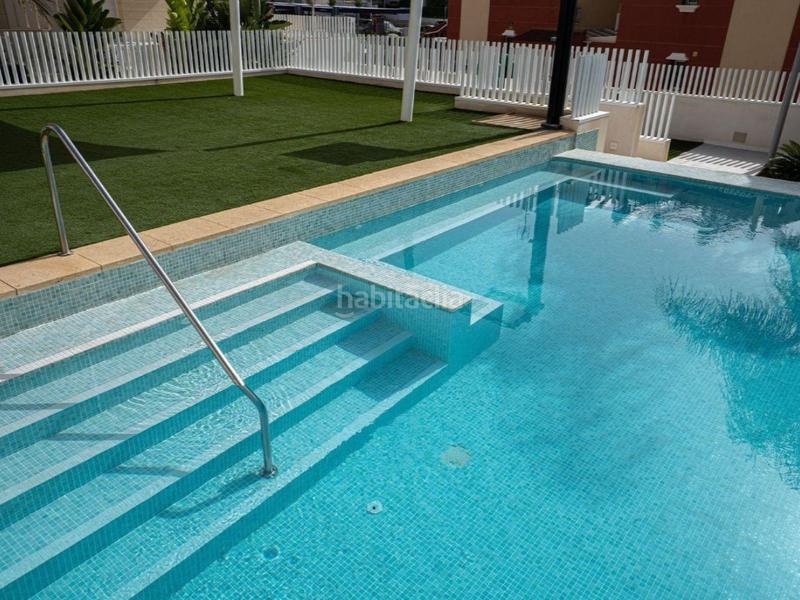 Foto 485ea729-b322-4d8e-9ee1-e742a68d2214. Casa adossada amb piscina a Aguas Nuevas Torrevieja