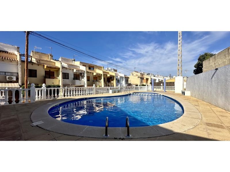 Foto c1219ae6-8d96-4367-b1f5-7d3b74f6df6a. Casa adossada a Los Balcones-Los Altos Torrevieja