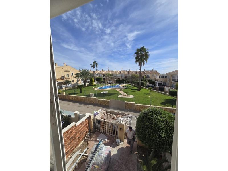 Foto ce28f95b-7624-4349-a698-10143c7384c4. Maison jumelée avec piscine dans Aguas Nuevas Torrevieja