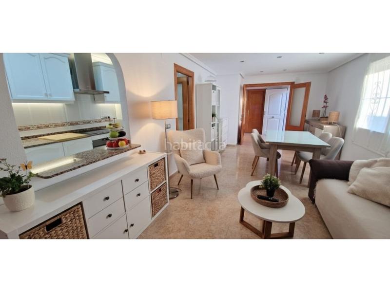 Foto b1401c3d-fb9f-498c-a216-27cd46ac9475. Casa adossada a La Florida Orihuela