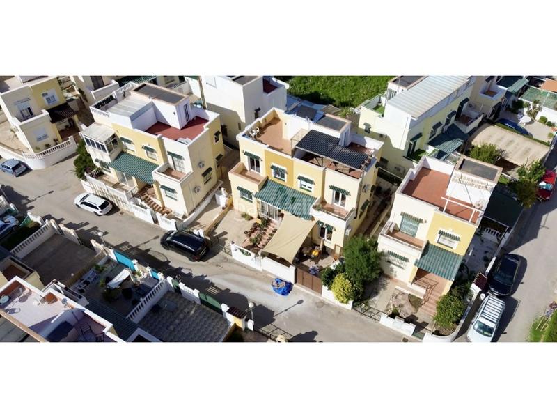 Foto ee43f9dc-a92a-43ea-bcdc-e066971e8798. Casa adossada a La Florida Orihuela