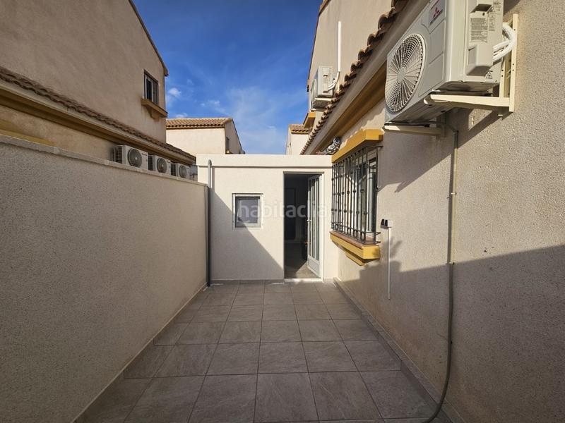 Foto ec5f4028-0047-4567-abe6-9193d829152a. Semi detached house with pool in La Zenia Orihuela